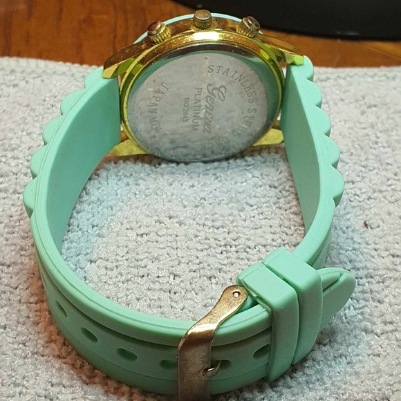 🦋10/$20🦋 Geneva Platinum #2643 Turquoise/Goldtone Silicone Women's Watch - Picture 3 of 4